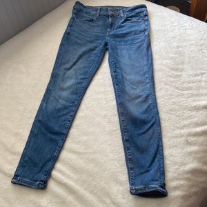 American Eagle next level stretch jeans. Size 6 short. Worn once